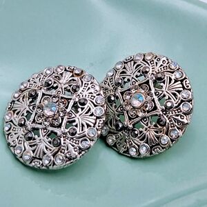 Avon 2005 Medallion Earrings Pierced Stud Earrings